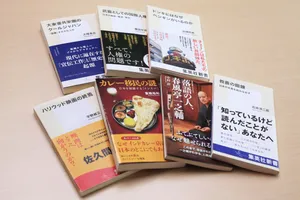 「大東亜共栄圏のクールジャパン」「武器としての国際人権」「ドンキにはなぜペンギンがいるのか」「ハリウッド映画の終焉」「カレー移民の謎」「落語の人、春風亭一之輔」「教養の鍛錬」の書影